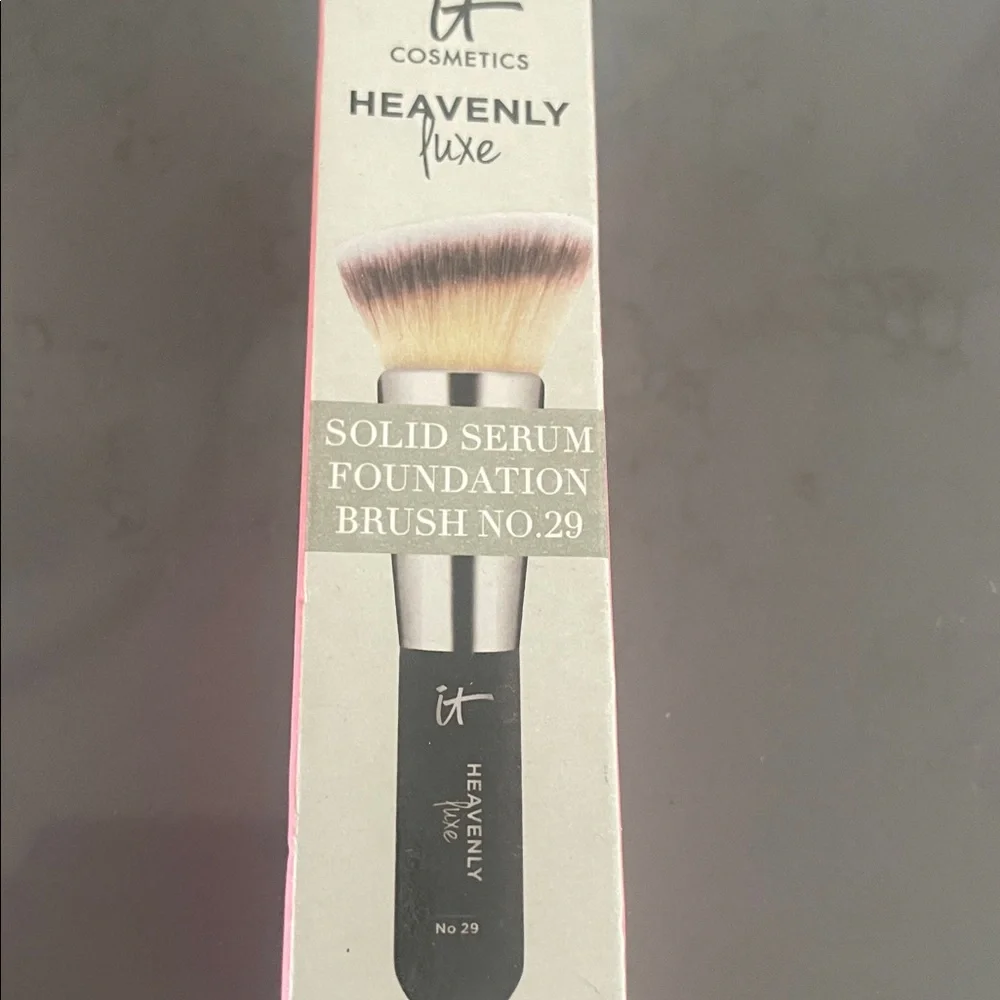 IT Cosmetics Heavenly Luxe Solid Serum Foundation Brush No. 29 - Black and Cream